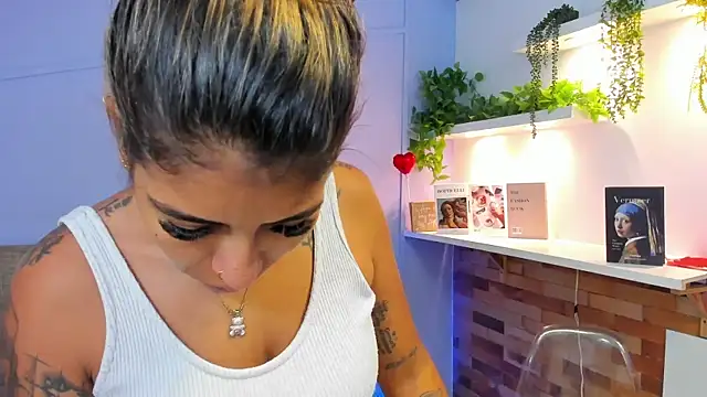 Snapshot of Georgina-coule chatting on 02/19/25, 12:22 Georgina-coule online show from 02/19/25, 12:22