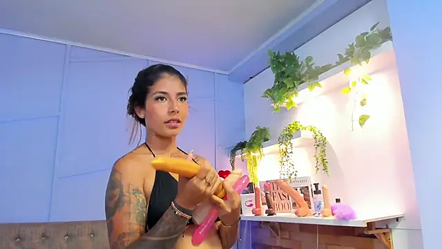 Snapshot of Georgina-coule chatting on 03/21/25, 06:40 Georgina-coule online show from 03/21/25, 06:40