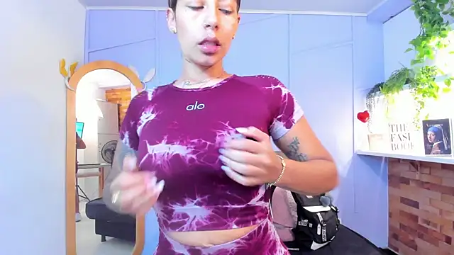 Snapshot of Georgina-coule chatting on 01/08/26, 01:57 Georgina-coule online show from 01/08/26, 01:57