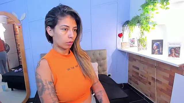 Snapshot of Georgina-coule chatting on 01/13/26, 01:49 Georgina-coule online show from 01/13/26, 01:49