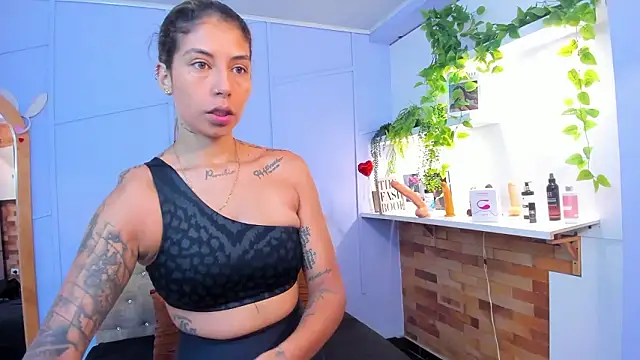 Snapshot of Georgina-coule chatting on 01/14/26, 02:23 Georgina-coule online show from 01/14/26, 02:23