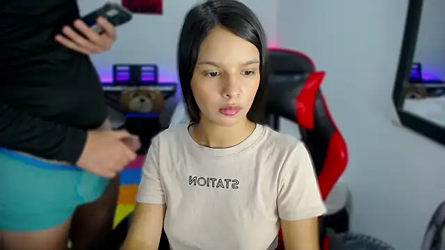 Snapshot of jessi_and_boy chatting on 10/18/25, 03:46 jessi and boy online show from 10/18/25, 03:46