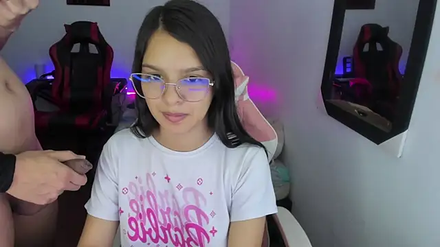 jessi and boy online show from 12/15/25, 07:07