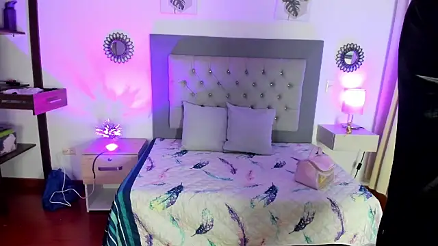 Snapshot of Kylie2211 chatting on 01/23/25, 02:44 Kylie2211 online show from 01/23/25, 02:44