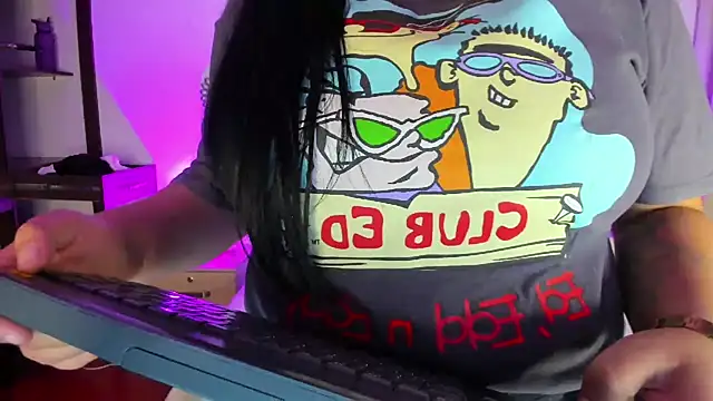 Snapshot of Kylie2211 chatting on 02/07/25, 02:40 Kylie2211 online show from 02/07/25, 02:40