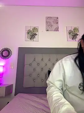 Snapshot of Kylie2211 chatting on 03/18/25, 12:14 Kylie2211 online show from 03/18/25, 12:14