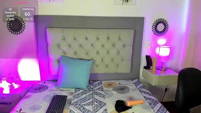 Snapshot of Kylie2211 chatting on 03/19/25, 11:17 Kylie2211 online show from 03/19/25, 11:17