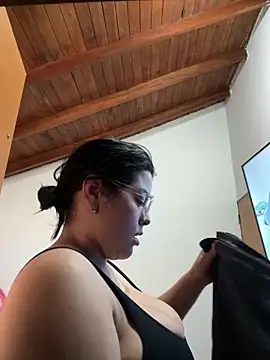 Snapshot of Kylie2211 chatting on 09/10/25, 04:29 Kylie2211 online show from 09/10/25, 04:29