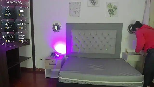 Snapshot of Kylie2211 chatting on 09/18/25, 02:57 Kylie2211 online show from 09/18/25, 02:57