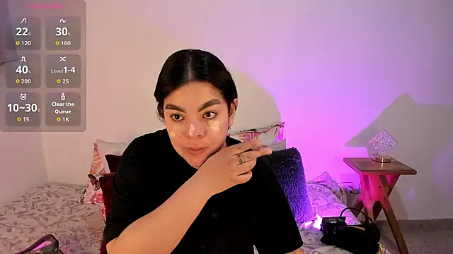 Snapshot of Kylie2211 chatting on 10/14/25, 07:14 Kylie2211 online show from 10/14/25, 07:14