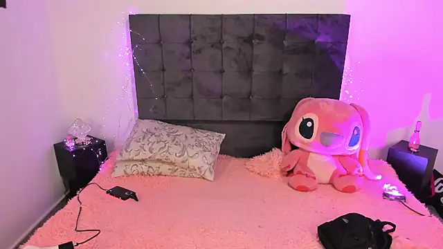 Snapshot of Kylie2211 chatting on 10/24/25, 03:14 Kylie2211 online show from 10/24/25, 03:14