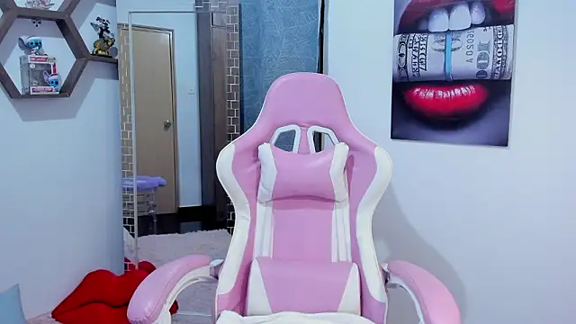 Snapshot of SharonSander chatting on 02/11/26, 01:10 SharonSander online show from 02/11/26, 01:10