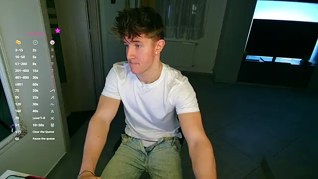 Snapshot of ChristianLevine_ chatting on 10/23/25, 04:39 ChristianLevine online show from 10/23/25, 04:39