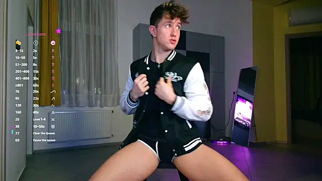 Snapshot of ChristianLevine_ chatting on 11/10/25, 07:02 ChristianLevine online show from 11/10/25, 07:02