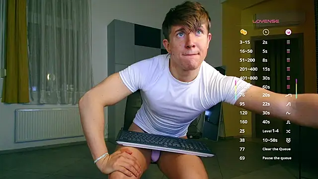 Snapshot of ChristianLevine_ chatting on 11/15/25, 05:38 ChristianLevine online show from 11/15/25, 05:38