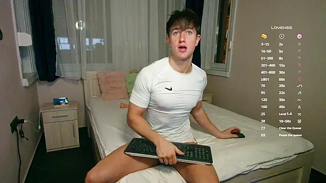 Snapshot of ChristianLevine_ chatting on 11/21/25, 04:38 ChristianLevine online show from 11/21/25, 04:38