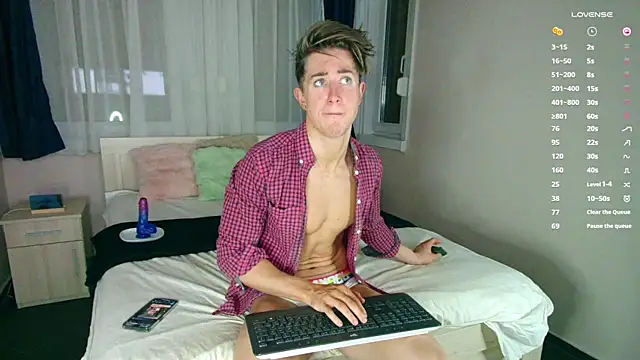 Snapshot of ChristianLevine_ chatting on 11/26/25, 03:13 ChristianLevine online show from 11/26/25, 03:13