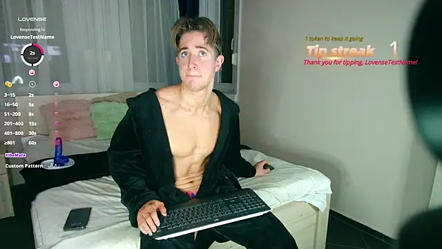 Snapshot of ChristianLevine_ chatting on 11/28/25, 06:21 ChristianLevine online show from 11/28/25, 06:21