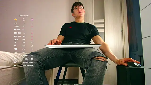 Snapshot of ChristianLevine_ chatting on 12/03/25, 04:49 ChristianLevine online show from 12/03/25, 04:49