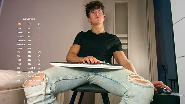 Snapshot of ChristianLevine_ chatting on 12/04/25, 07:33 ChristianLevine online show from 12/04/25, 07:33