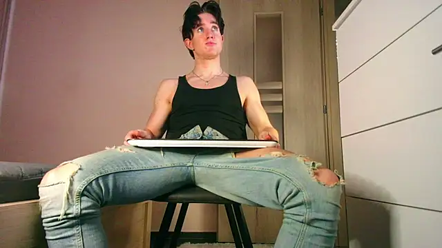 Snapshot of ChristianLevine_ chatting on 07/08/26, 05:39 ChristianLevine online show from 07/08/26, 05:39