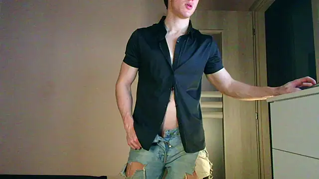 Snapshot of ChristianLevine_ chatting on 07/15/26, 04:07 ChristianLevine online show from 07/15/26, 04:07