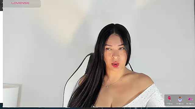 Snapshot of bella_hadid1_ chatting on 03/02/25, 05:58 bella hadid1  online show from 03/02/25, 05:58