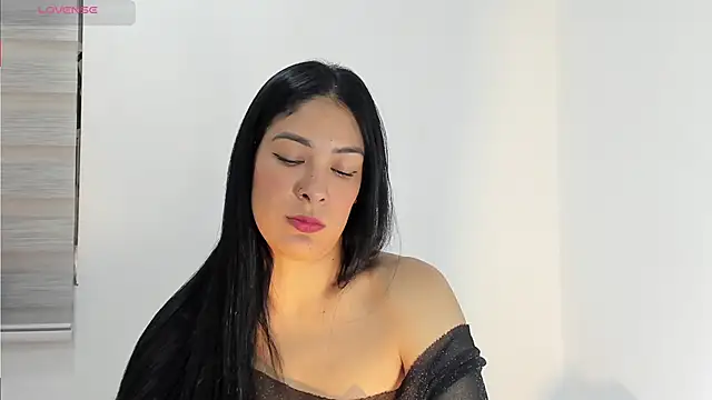 Snapshot of bella_hadid1_ chatting on 10/04/25, 07:45 bella hadid1  online show from 10/04/25, 07:45