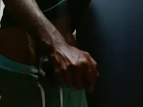 Snapshot of phbbcsham chatting on 12/10/24, 10:05 phbbcsham online show from 12/10/24, 10:05