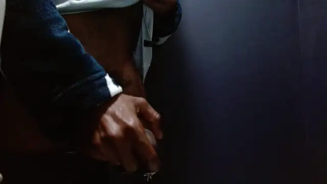 Snapshot of phbbcsham chatting on 12/15/25, 08:35 phbbcsham online show from 12/15/25, 08:35