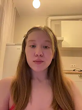 Snapshot of Eva_Weyne chatting on 04/24/26, 08:11 Eva Weyne online show from 04/24/26, 08:11