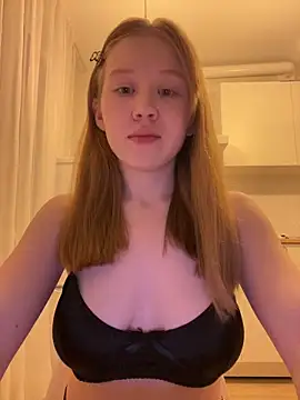 Snapshot of Eva_Weyne chatting on 05/05/26, 08:39 Eva Weyne online show from 05/05/26, 08:39