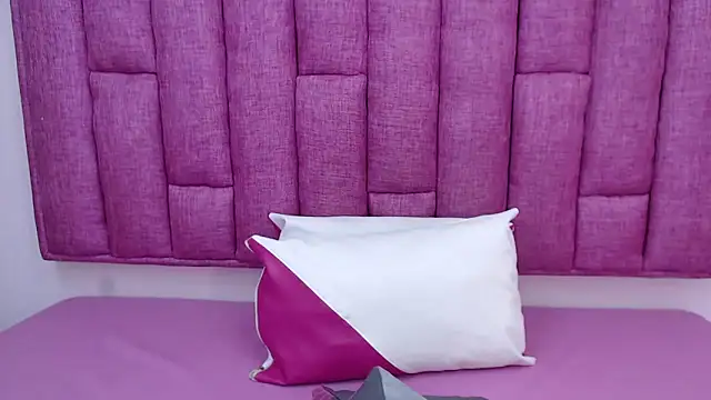 Snapshot of LindaKardi chatting on 03/10/26, 12:21 LindaKardi online show from 03/10/26, 12:21