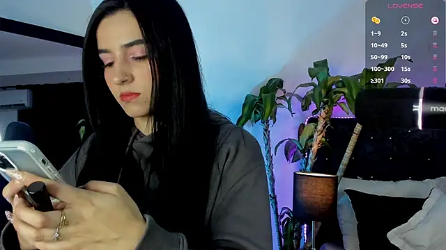 Snapshot of devlin_violett chatting on 01/04/25, 04:33 devlin violett online show from 01/04/25, 04:33