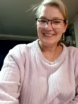 irinamaux online show from 04/28/26, 10:37