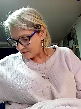 Snapshot of irinamaux chatting on 05/10/26, 03:33 irinamaux online show from 05/10/26, 03:33