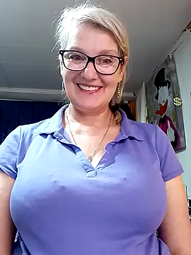 Snapshot of irinamaux chatting on 05/13/26, 04:32 irinamaux online show from 05/13/26, 04:32