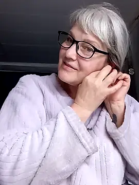 Snapshot of irinamaux chatting on 06/11/26, 03:59 irinamaux online show from 06/11/26, 03:59