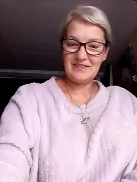 Snapshot of irinamaux chatting on 06/15/26, 12:35 irinamaux online show from 06/15/26, 12:35
