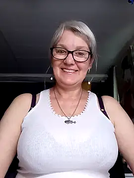 Snapshot of irinamaux chatting on 06/18/26, 09:14 irinamaux online show from 06/18/26, 09:14