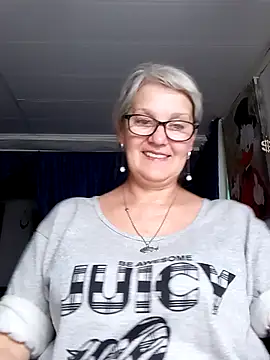 Snapshot of irinamaux chatting on 06/20/26, 04:32 irinamaux online show from 06/20/26, 04:32