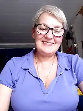 Snapshot of irinamaux chatting on 06/27/26, 12:22 irinamaux online show from 06/27/26, 12:22