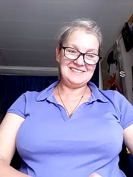 Snapshot of irinamaux chatting on 07/08/26, 01:32 irinamaux online show from 07/08/26, 01:32