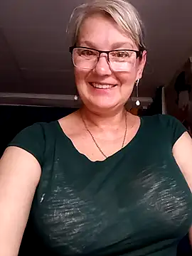 Snapshot of irinamaux chatting on 07/12/26, 04:36 irinamaux online show from 07/12/26, 04:36