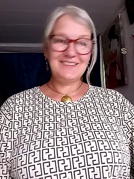 Snapshot of irinamaux chatting on 07/28/26, 11:28 irinamaux online show from 07/28/26, 11:28