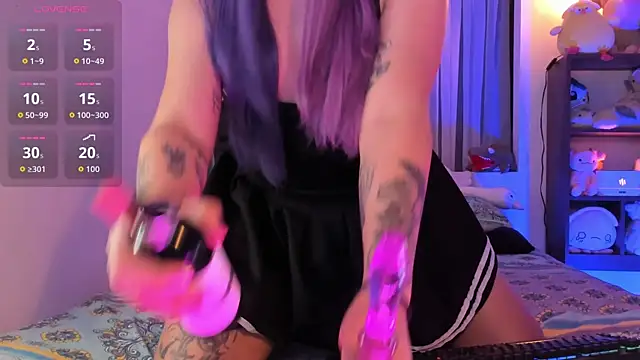 Snapshot of _Skie_ chatting on 10/23/25, 04:45 Skie online show from 10/23/25, 04:45