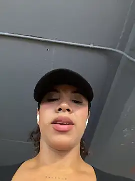 Brunettexio online show from 12/18/25, 06:47