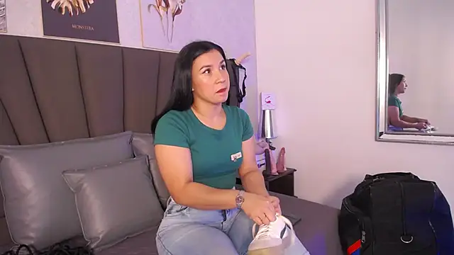Sofi Perez  online show from 05/03/26, 11:27