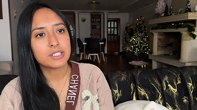 Snapshot of 2SummerLove1 chatting on 12/13/25, 07:53 2SummerLove1 online show from 12/13/25, 07:53