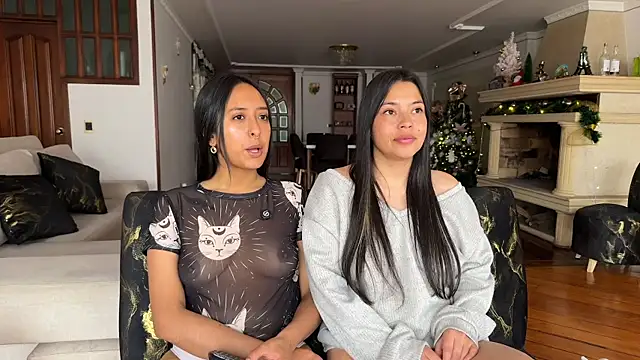 Snapshot of 2SummerLove1 chatting on 12/22/25, 02:36 2SummerLove1 online show from 12/22/25, 02:36